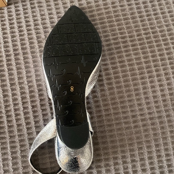 Born in California brand new in box size 8 silver slip on heels - Picture 3 of 5